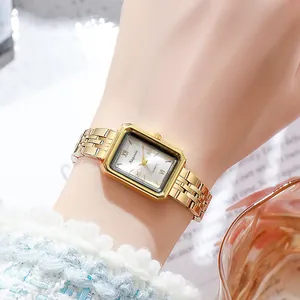 Montre quartz dorée rectangulaire pour femme avec bracelet métallique à maillons