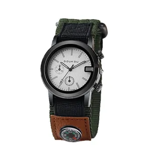 Outdoor kwartshorloge met kompas op groene nylon band en matzwarte kast