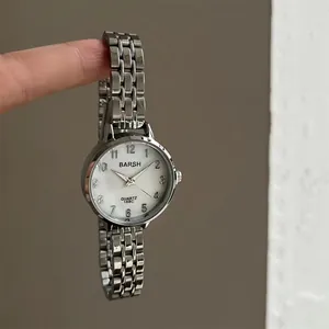 Montre quartz pour femme avec bracelet en acier argenté et cadran blanc à chiffres