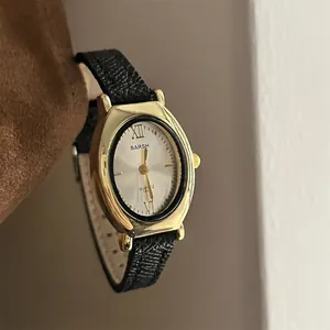 Montre à Quartz Femme Ovale Élégante Bracelet en Cuir Rétro Luxe Chiffres Romains Boîtier en Alliage Montre de Mode