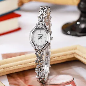 Silberne Vintage-Quarzuhr mit sechseckigem Gehäuse und hohlgliedrigem Armband für Damen