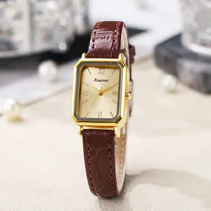 Elegant vierkant goudkleurig dameshorloge met bruine leren band en Romeinse cijfers