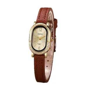 Elegant goudkleurig dameshorloge met diamantaccenten en een bruine lederen horlogeband