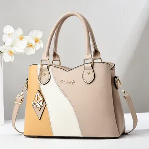 Sac à main en cuir PU tricolore jaune blanc et marron avec pendentif papillon et bandoulière