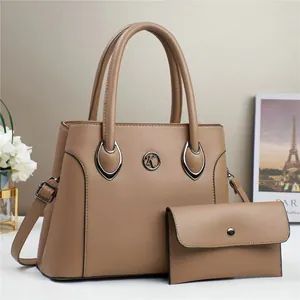 Ensemble sac à main et pochette kaki en similicuir avec logo métallique K élégant