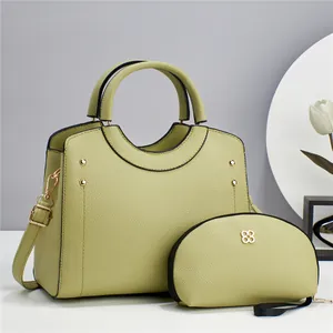 Conjunto de bolso verde con patrón de lichi, correa bandolera y pequeño estuche con cremallera