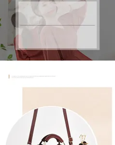 Vue détaillée du sac à main en cuir bordeaux avec boucle métallique et pendentif en étoile