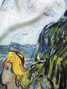 Gros plan sur l'imprimé artistique style Van Gogh et la texture du foulard de mode