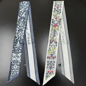 Foulards élégants en satin avec motifs floraux et lettrage Paris sur fond noir mat