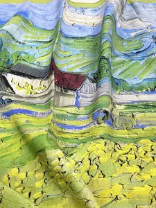 Detailaufnahme des Van Gogh Ölgemälde-Drucks auf einem seidigen künstlerischen Modeschal