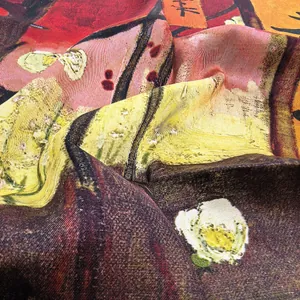 Dettaglio macro della stampa artistica Van Gogh Plum Garden su tessuto di seta