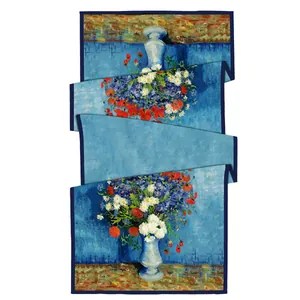 Sciarpa in seta con stampa dipinto di Van Gogh e bordo blu scuro su sfondo bianco