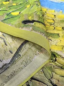 Detailansicht eines Van-Gogh-Seidentuchs mit gelbem und grünem Ölgemälde-Muster aus Twill
