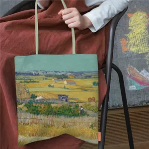 Sac fourre-tout en toile artistique avec la peinture Moisson de Van Gogh par un mannequin