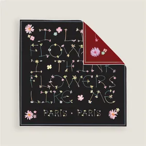 Sciarpa in seta 70cm double face con lettere floreali e stampa Paris Paris