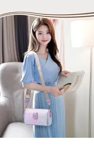 Sac bandoulière cylindrique dégradé avec motif floral et large sangle tissée élégante