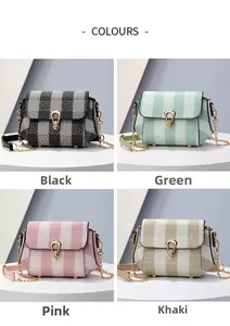 Détail de sacs bandoulière texturés en noir, vert, rose et kaki avec des boucles dorées