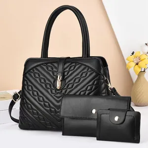 Sac à Main Fourre-tout Matelassé en Cuir PU Et Pochette Enveloppe Et Portefeuille Pliable Quincaillerie Dorée Pour Femmes