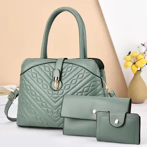 Ensemble 3 pièces avec sac bandoulière matelassé, portefeuille et porte-cartes vert sauge