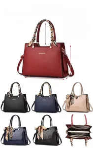 Tabella taglie dettagliata e opzioni di texture per borsa a mano e borsa a tracolla