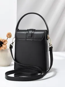 Borsa a tracolla minimalista in pelle opaca nera con manico e dettagli dorati chic