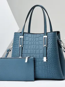 Set di borse blu scuro in finta pelle di coccodrillo con tracolla e pochette piccola