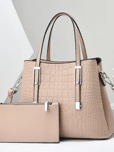 Set di borse da donna beige effetto coccodrillo con borsa a mano e pochette coordinata