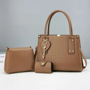 Ensemble trois pièces de sacs en cuir PU caramel avec motif crocodile et breloque cœur