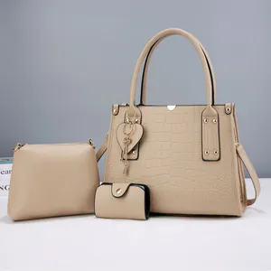 Ensemble de trois sacs à main beiges pour femmes avec motif crocodile et breloques