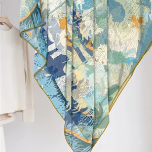 Dschungeltier-Print Georgette-Seidenschal mit orangefarbenen handrollierten Kanten
