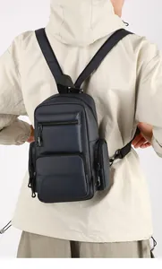 Vue latérale détaillée du sac à dos en nylon imperméable bleu marine pour le bureau