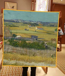 Pañuelo de seda 90cm estampado Van Gogh La Cosecha con borde amarillo brillante