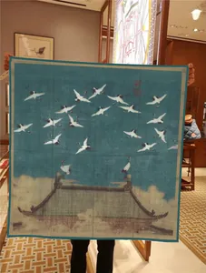 Pañuelo de seda vintage de 90cm con estampado artístico de grullas en azul y beige