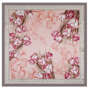 Détail du foulard en soie à tulipes roses montrant les fleurs et la bordure géométrique