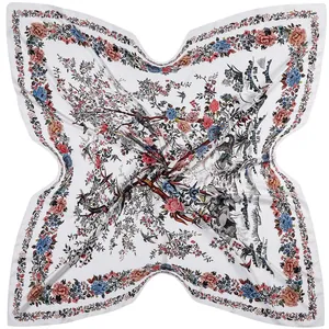 Détails de motifs vintage de fleurs et d'oiseaux sur un foulard en soie blanche lisse