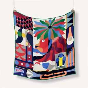 Détail d'un foulard carré en soie de 53cm avec motif lion et toucan coloré et texte PARIS