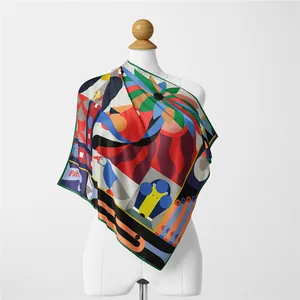 Détail d'un foulard en soie de 53cm avec blocs géométriques colorés et motif Paris