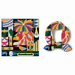 Détails du motif de ce foulard carré en sergé coloré avec design Paris et lions