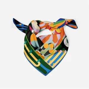 Détail d'un foulard en soie aux motifs géométriques abstraits émeraude et orange vif