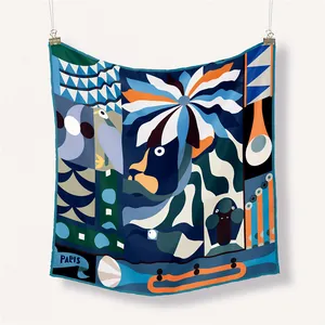 Carré de soie artistique de 53cm avec motif de lion et lettrage Paris pour femme