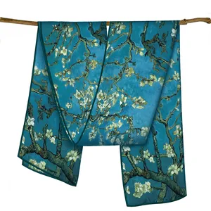 Écharpe élégante en soie pour femme motif Amandier en fleurs de Van Gogh vert