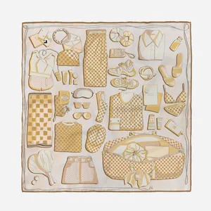 Dettaglio di foulard in seta 53cm con motivi di viaggio disegnati a mano e scacchi