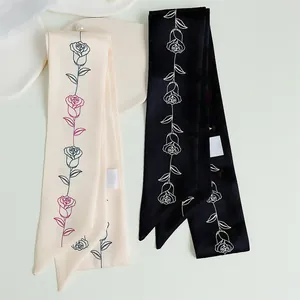 Elegante foulard twilly in seta nero e beige con motivi floreali a linee di rose