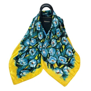 Foulard en soie avec peinture à l'huile de magnolia bleu et bordures jaunes élégantes
