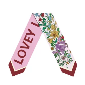 Elegante pañuelo de seda de doble cara con diseño floral y letras Love en rosa