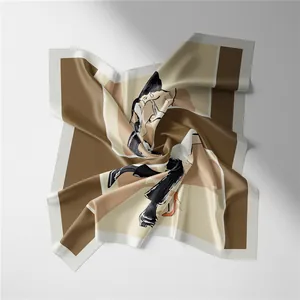 Dettaglio di un foulard in seta artistico con stampa astratta di ballerina e toni terra