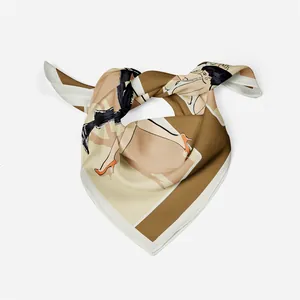 Dettaglio di un foulard in seta da 53cm annodato con stampa ballerina vintage color terra