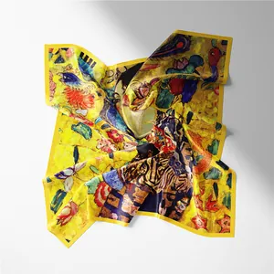 Carré de soie jaune artistique avec motifs floraux style peinture à l'huile décorative