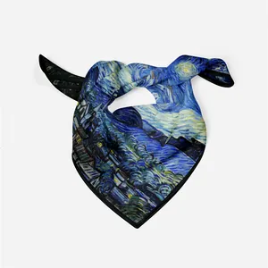 Zijden sjaal met Van Goghs Sterrennacht-print en elegante zwarte handgerolde randen