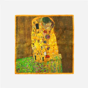 Μεταξωτό τετράγωνο μαντήλι με το φιλί του Gustav Klimt και πορτοκαλί τελείωμα